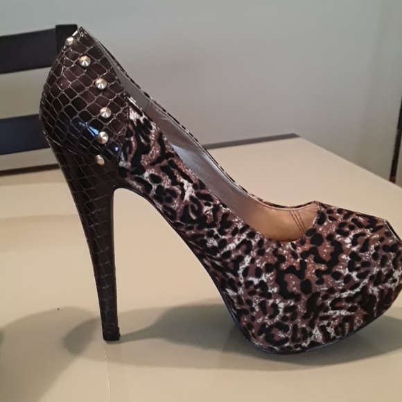 Body Central, Peep Toe Stilettos 8.5. - Picture 2 of 6